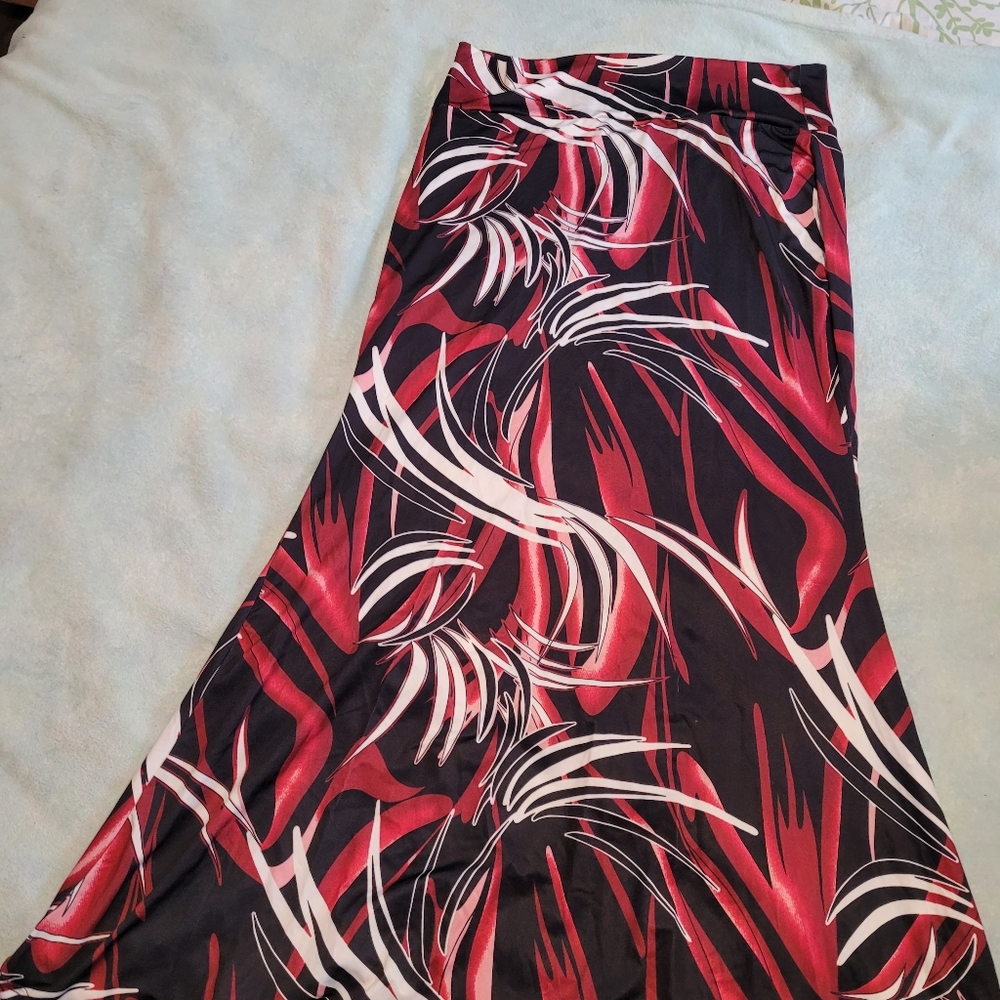 Stretch Red/Black Print Maxi Skirt, size L/XL